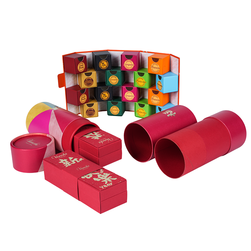 Okrugla bombonijera s krutim poklopcem koji se podiže (nebo i zemlja).